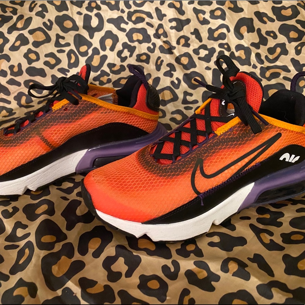 NIKE Air Max 4Y (womens size 6)